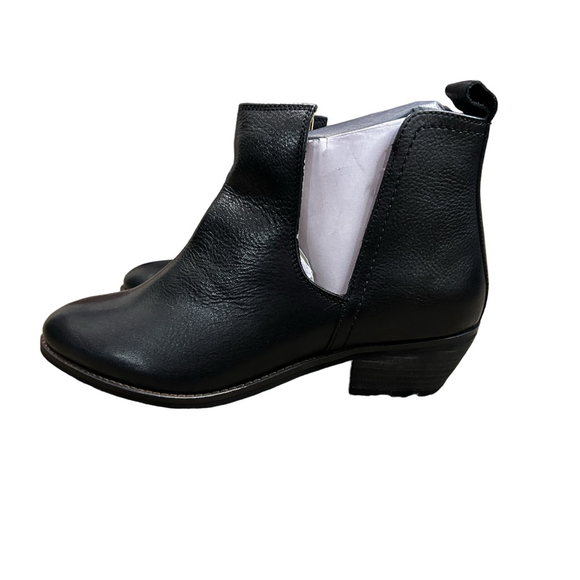New without box Journee Signature Brigette Bootie in black size 8.5 - Picture 5 of 9